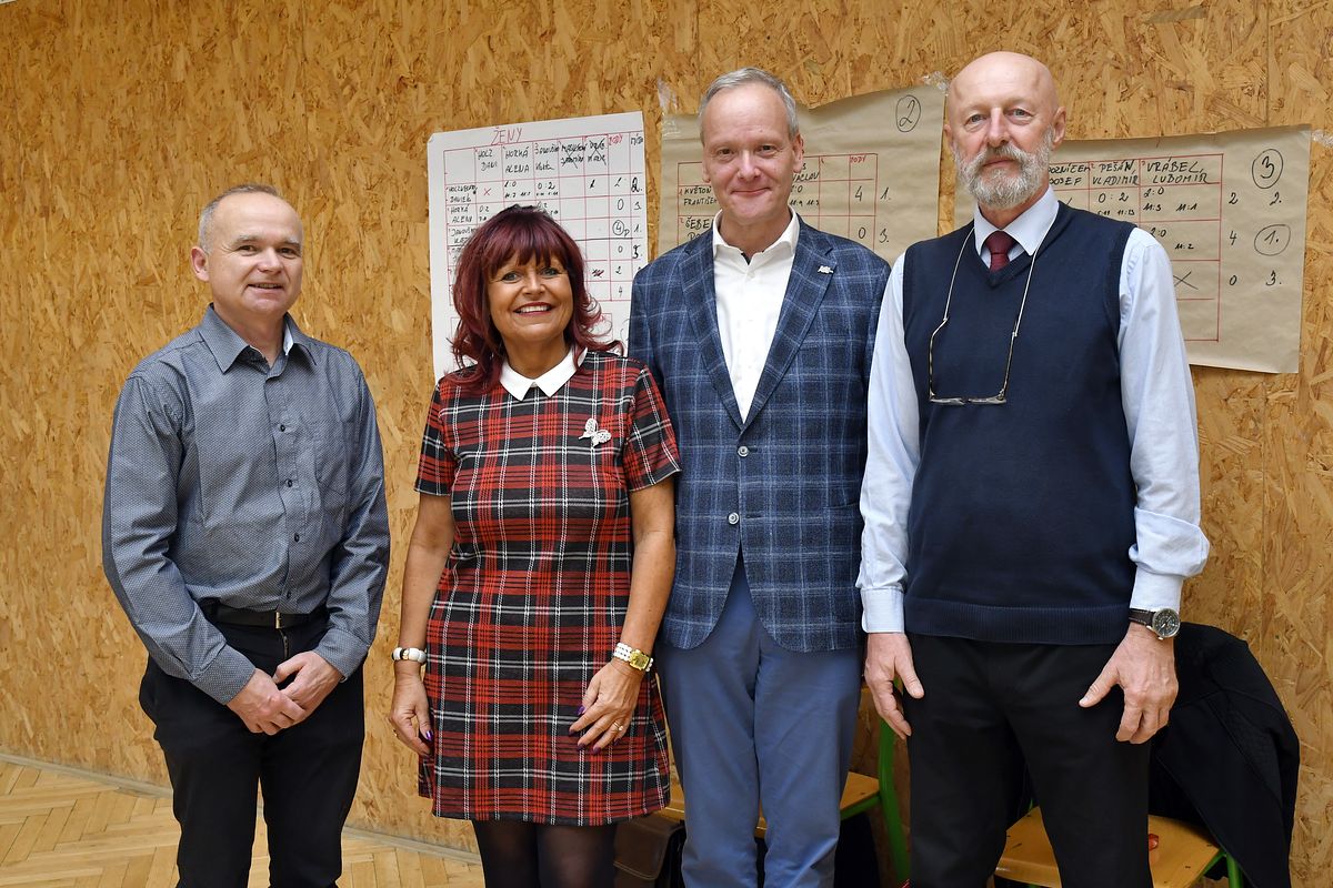 Turnaj ve stolním tenise pro seniory 2019 031.JPG