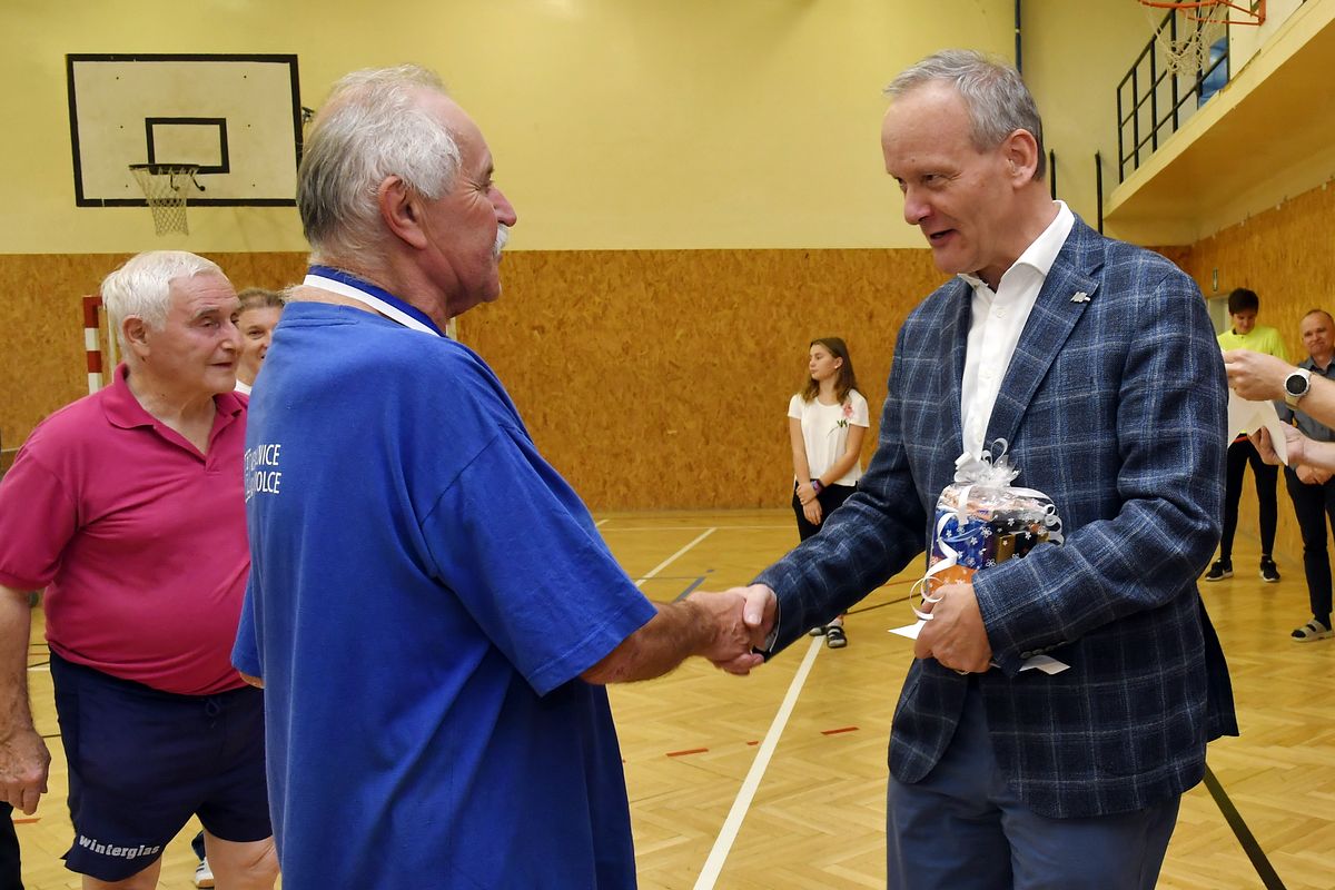 Turnaj ve stolním tenise pro seniory 2019 060.JPG