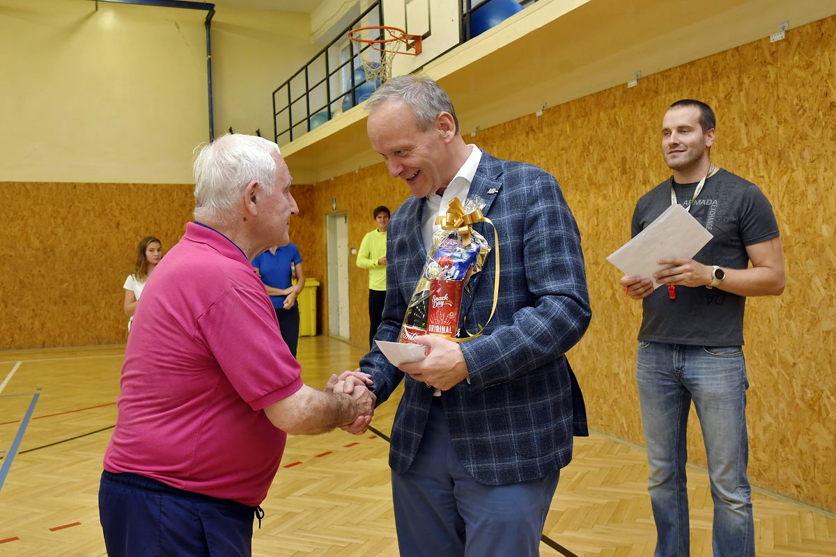 Turnaj ve stolním tenise pro seniory 2019 065.JPG