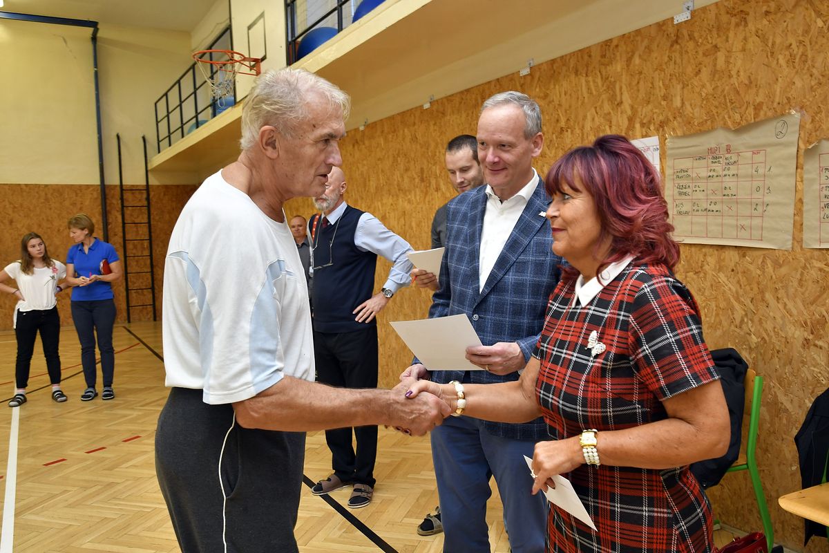 Turnaj ve stolním tenise pro seniory 2019 070.JPG