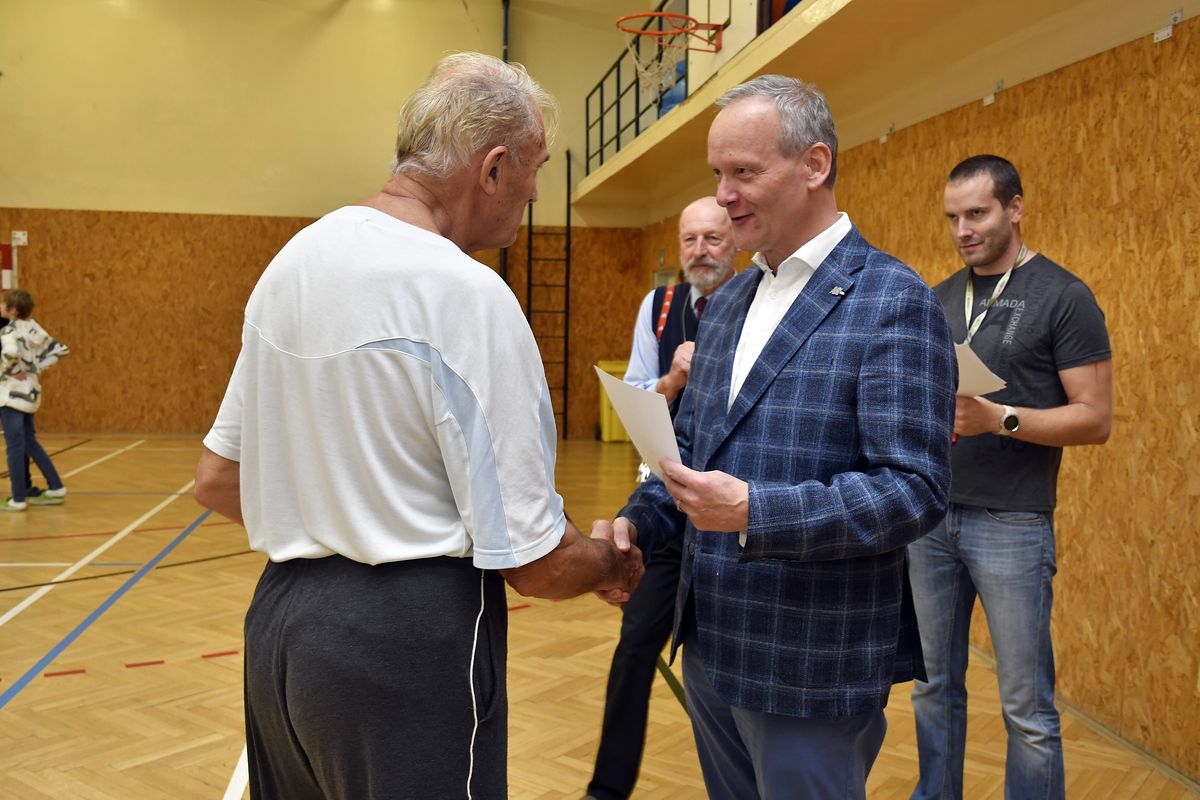 Turnaj ve stolním tenise pro seniory 2019 071.JPG