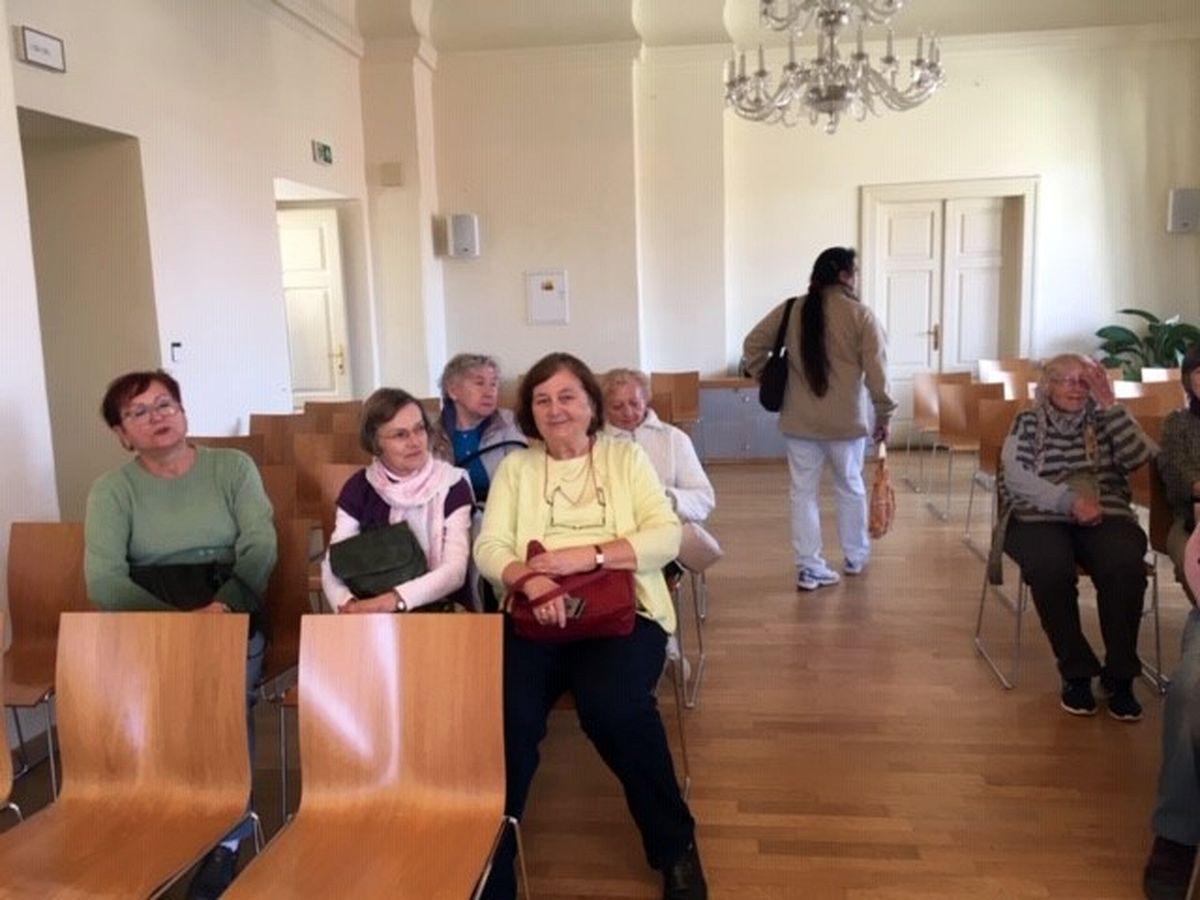 Umění loutky na zámku Chvaly  001.jpg