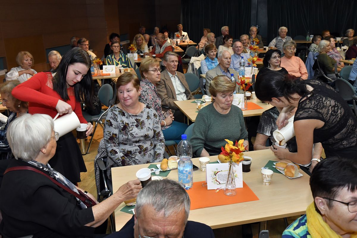 Věk je jenom číslo - oslava Mezinárodního dne seniorů 2019  034.JPG