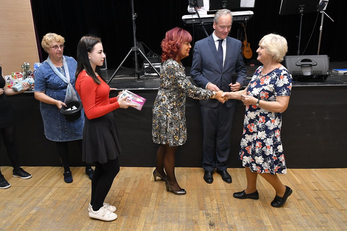 Věk je jenom číslo - oslava Mezinárodního dne seniorů 2019  062.JPG