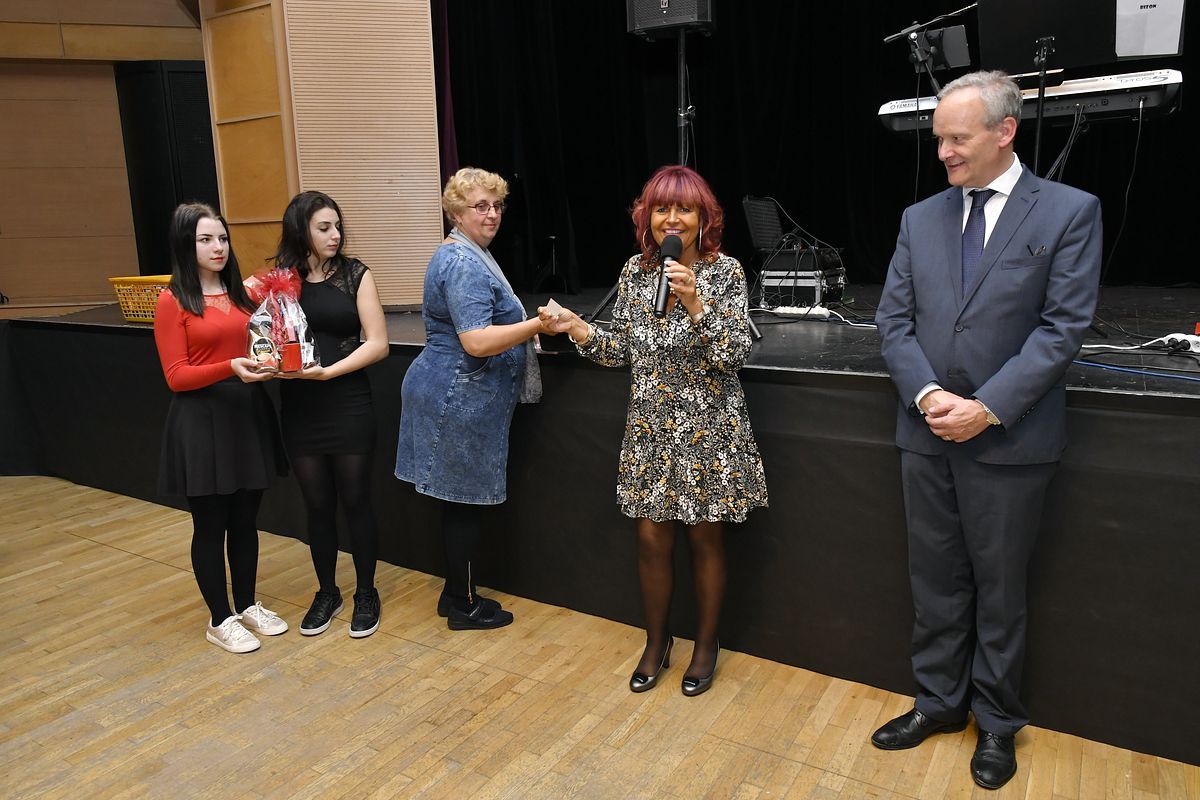 Věk je jenom číslo - oslava Mezinárodního dne seniorů 2019  072.JPG