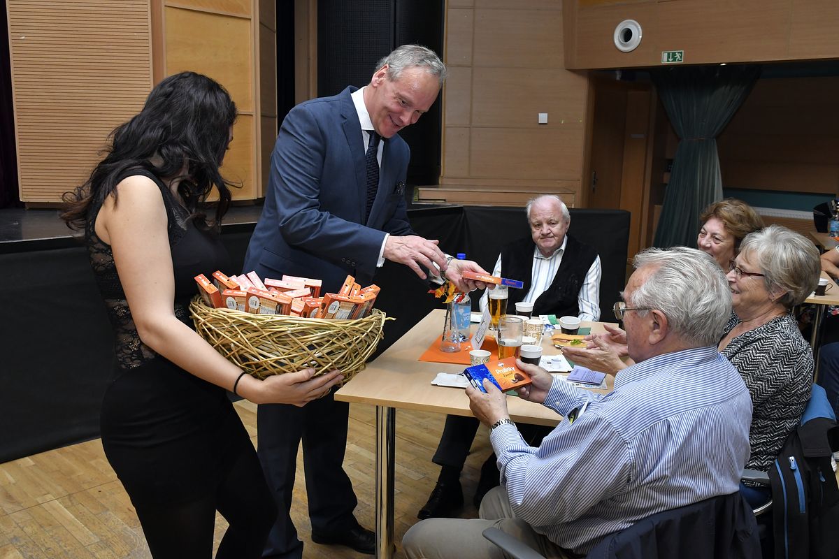 Věk je jenom číslo - oslava Mezinárodního dne seniorů 2019  076.JPG