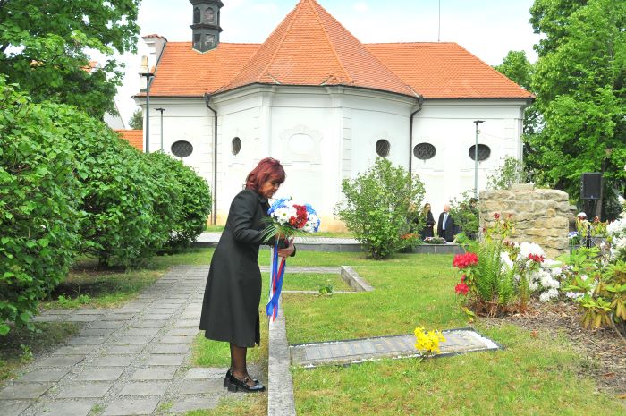 Praha 4 si připomíná Pražské povstání: Čestné pohřebiště II. odboje Baarova.