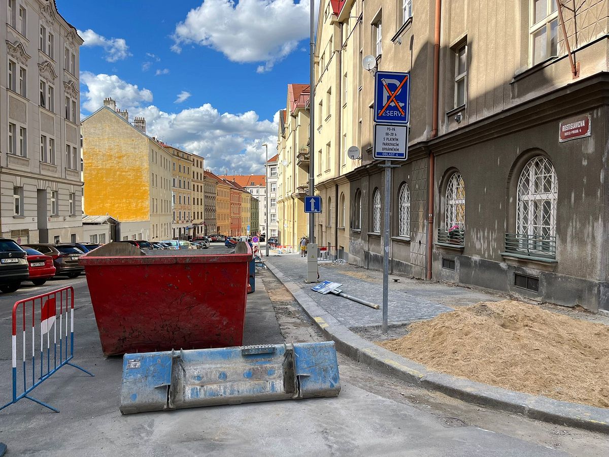 Oprava dlažby v Rostislavově ulici - 01