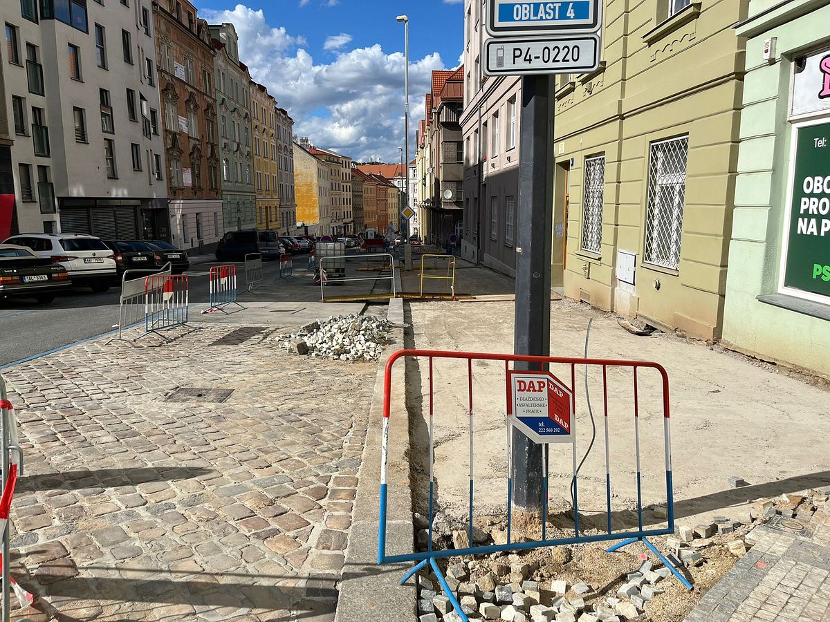 Oprava dlažby v Rostislavově ulici - 03