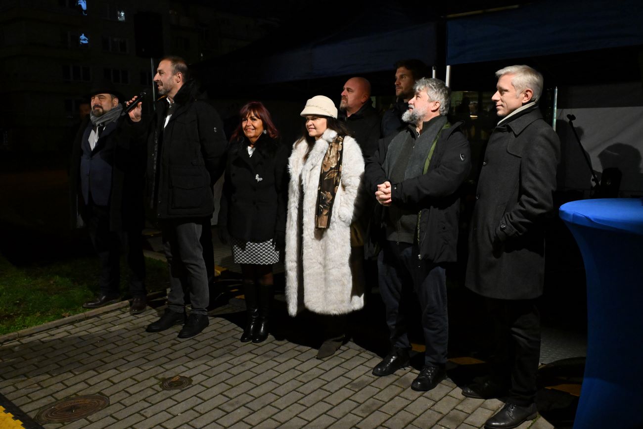 Rozsvěcení vánočního stromu u budovy úřadu MČ Praha 4.7