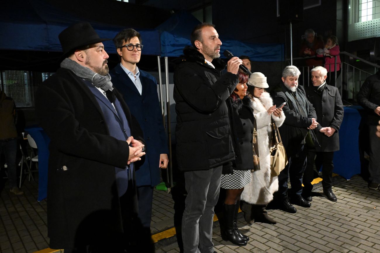 Rozsvěcení vánočního stromu u budovy úřadu MČ Praha 4.8