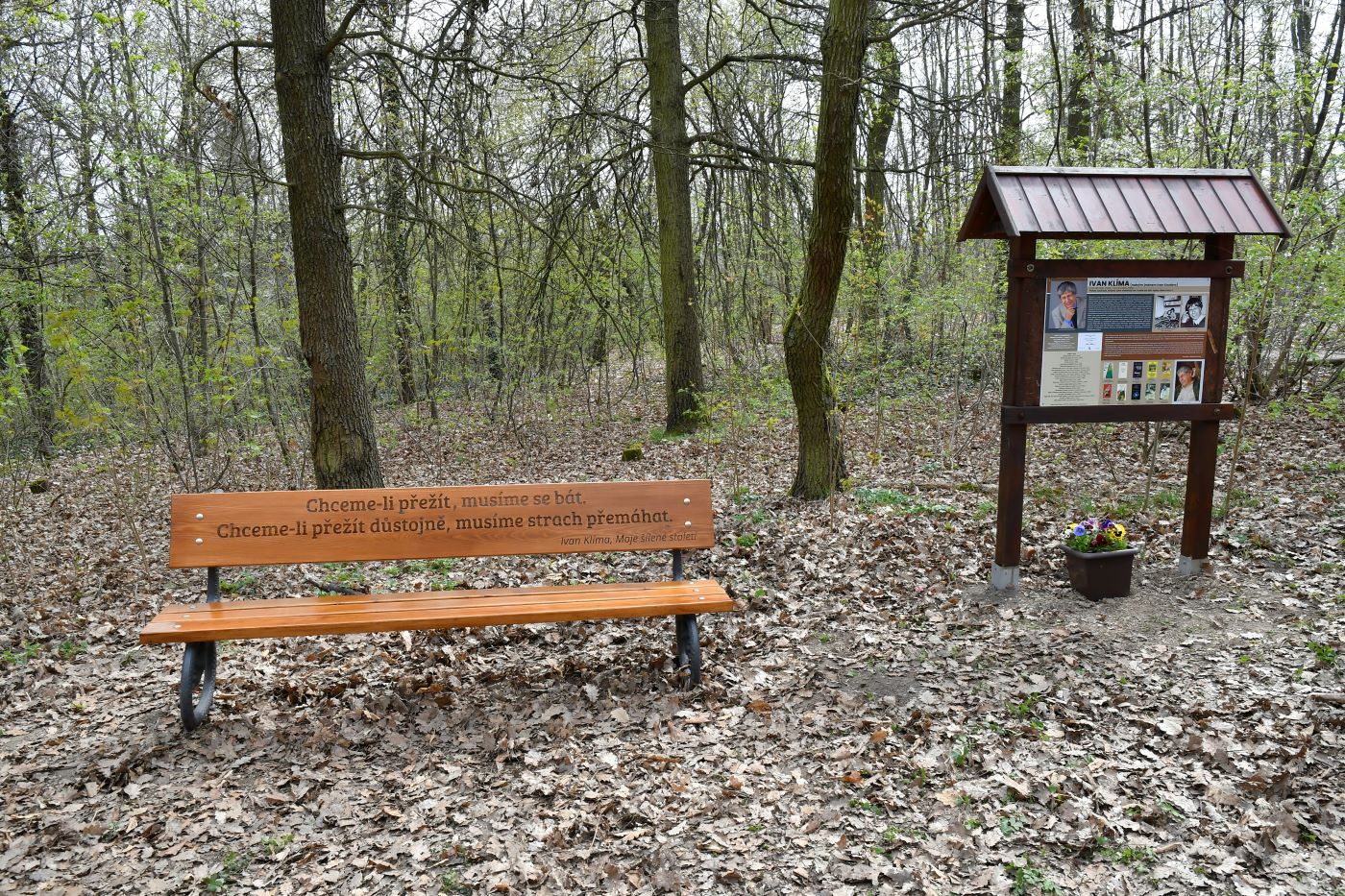 Ivan Klíma lavička odhalení (4)