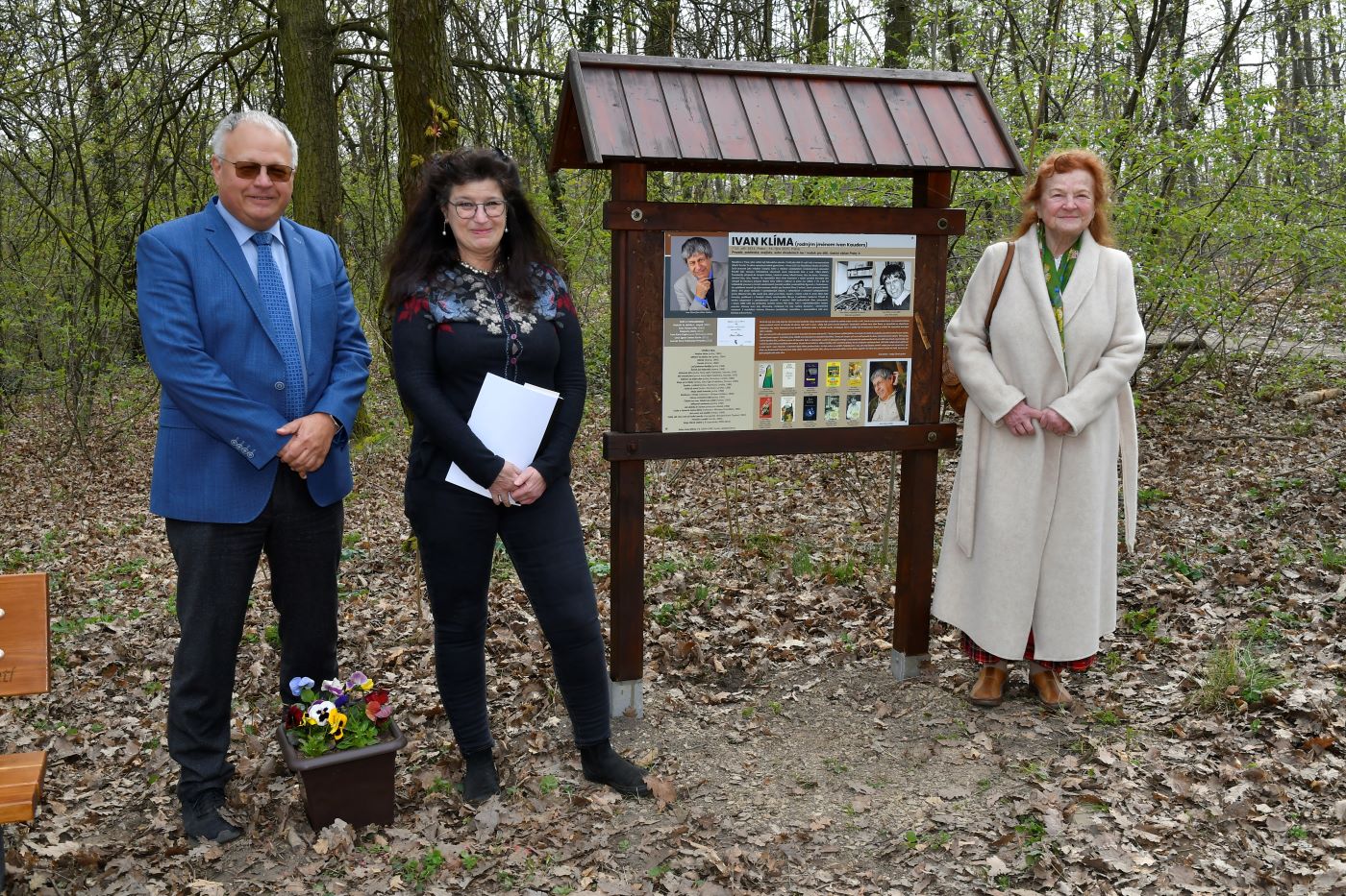 Ivan Klíma lavička odhalení