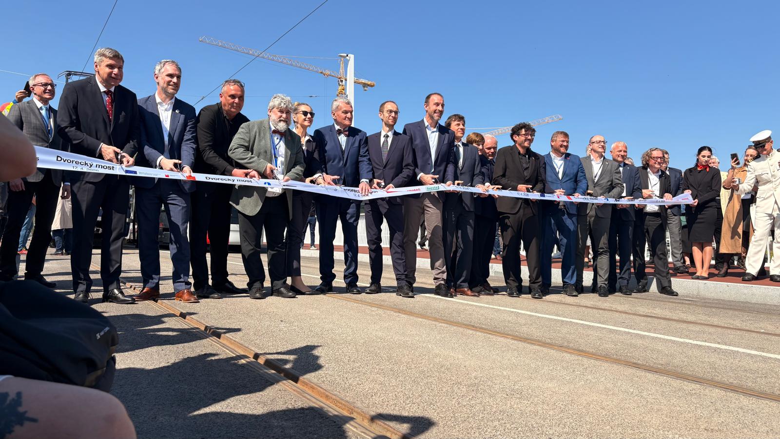 otevření dvoreckého mostu