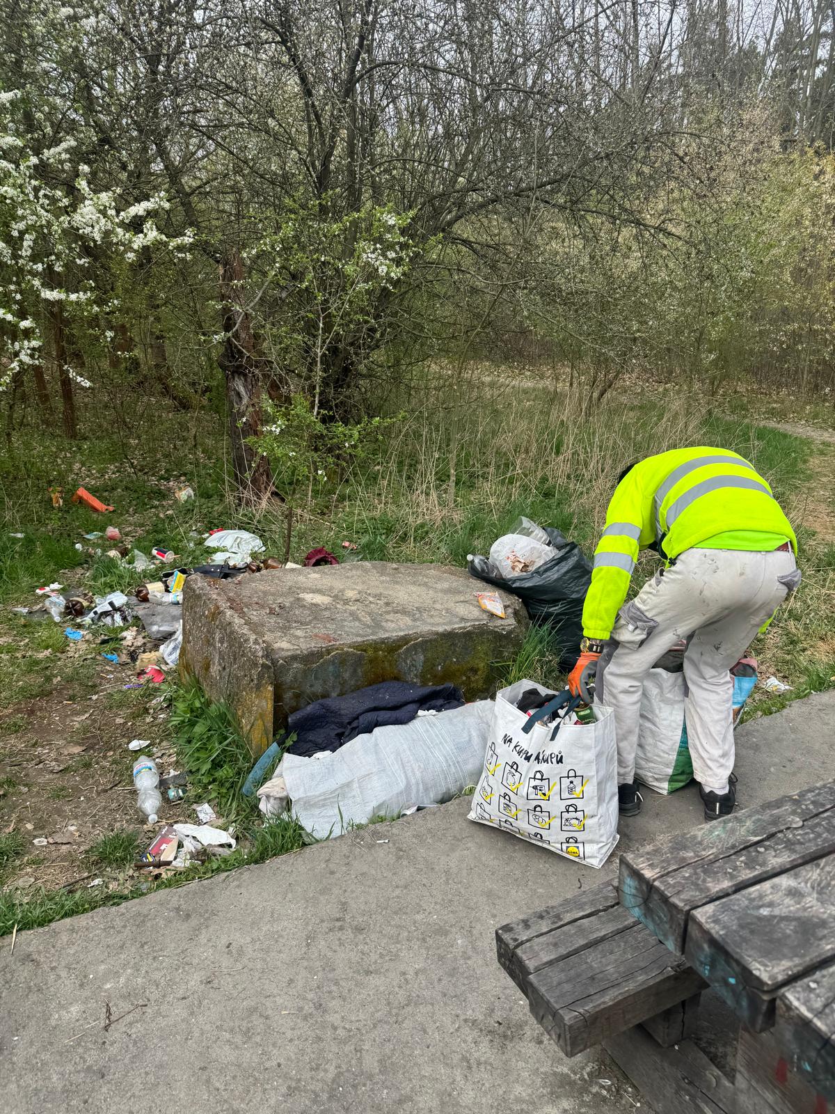 velký háj úklid duben 2025 10